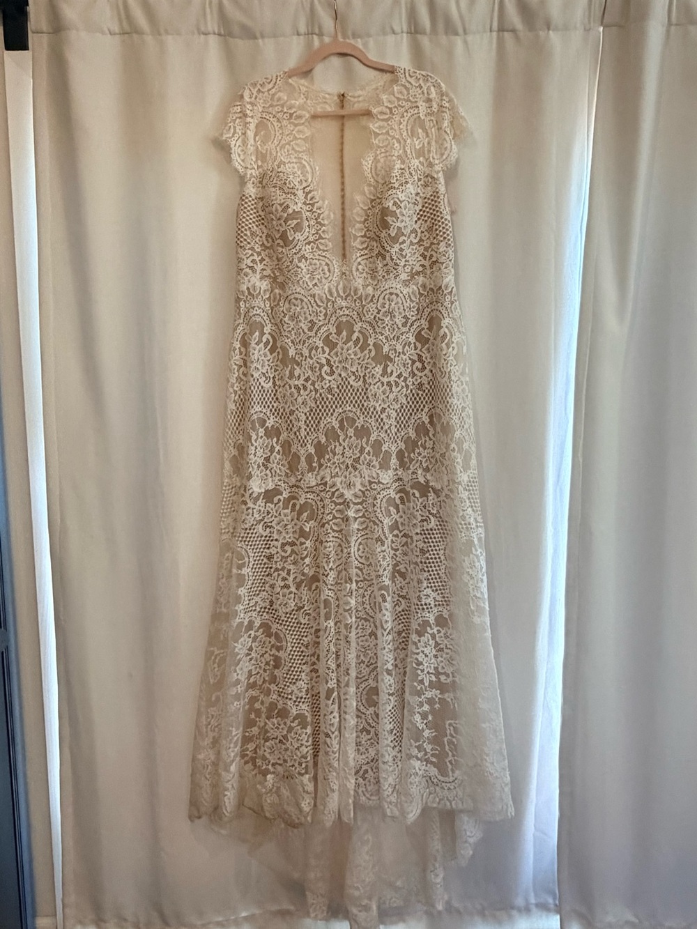 BHLDN Pre-Worn Lace Cap-Sleeve Ivory Wedding Gown